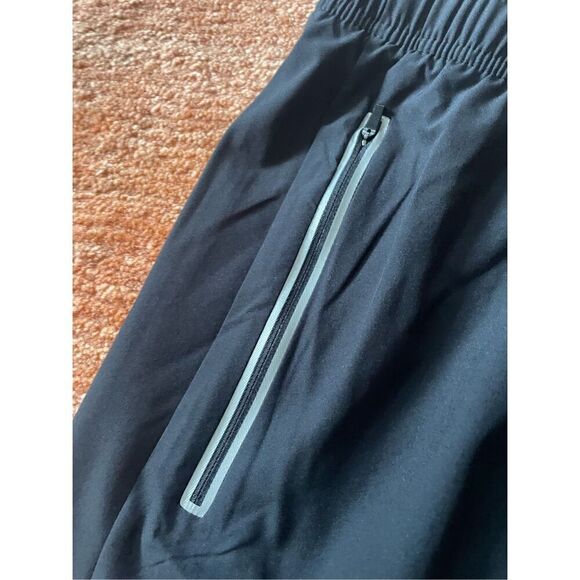 NWT Active PERFORMANCE Men’s Running Black Dual Zipper Pockets Stretch Fabric - Picture 4 of 8